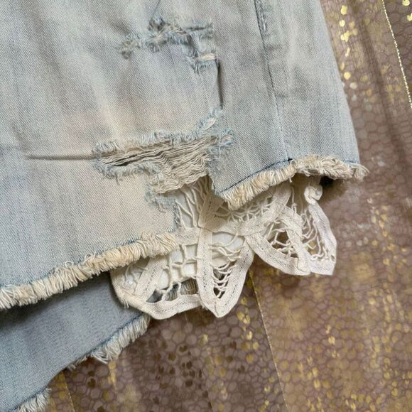 American Eagle High Rise Shortie Light Wash Lace Pocket Stretch Shorts 10 NWT - Picture 7 of 11